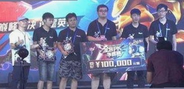 胡歌青涩旧照曝光与湛江热闹娱乐吃瓜场对比