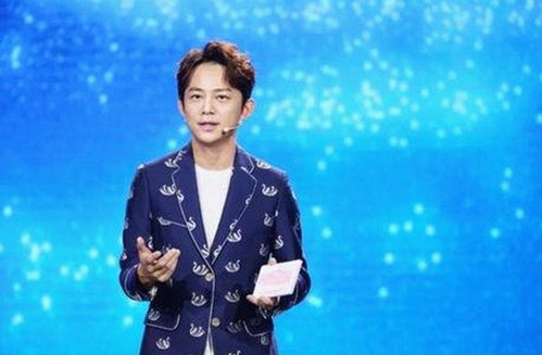 揭秘娱乐圈吃瓜传奇：神秘焦点与幕后故事全曝光